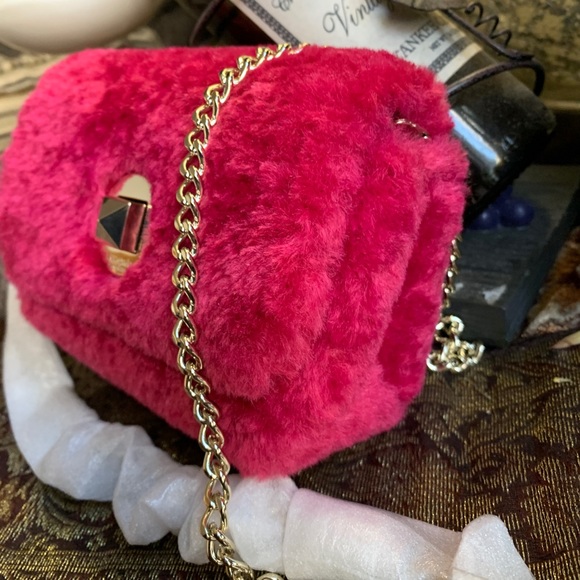 Authentic KATE SPADE FAUX FUR TURNLOCK Small CLUTCH/Crossbody - Picture 2 of 15